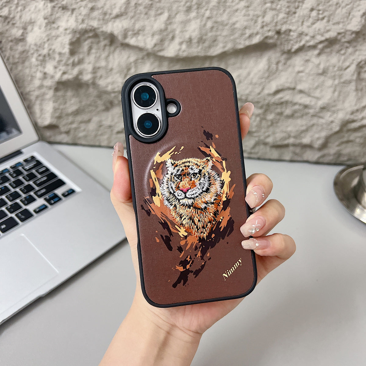 Apple iPhone 16/16 Plus Premium US POLO Assn. Embroidery Leather case with Magsafe  - Tiger 1